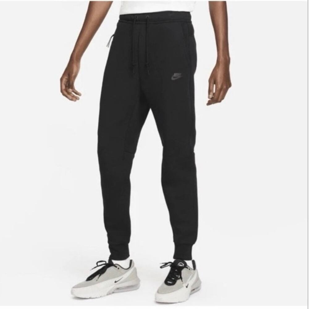 Nike Men’s Tech Fleece Joggers Black Size Large FB8002-010